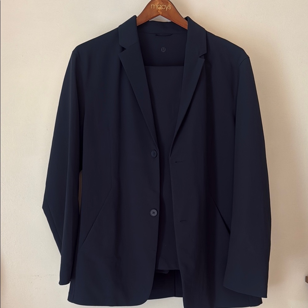 Lululemon Men’s Suit